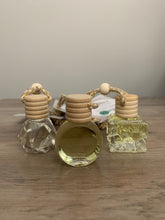 Load image into Gallery viewer, Vanilla Bean Buttercream Car Diffuser
