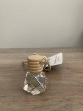 Load image into Gallery viewer, Vanilla Bean Buttercream Car Diffuser
